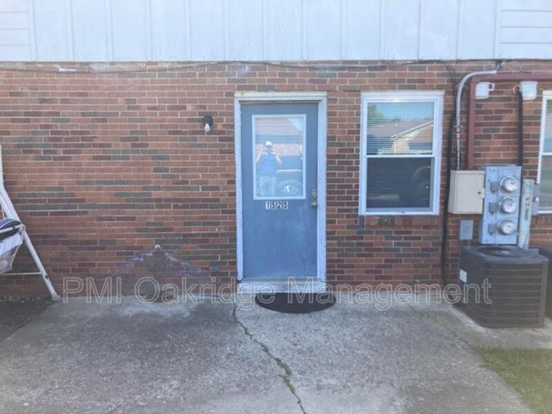 1525 Spruce Ave - Photo 2 of 8