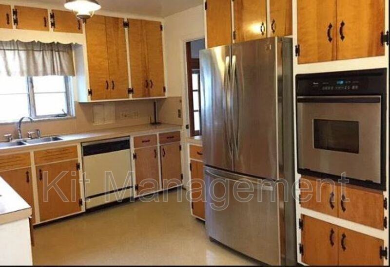 4547 Oakridge Dr - Photo 3 of 9