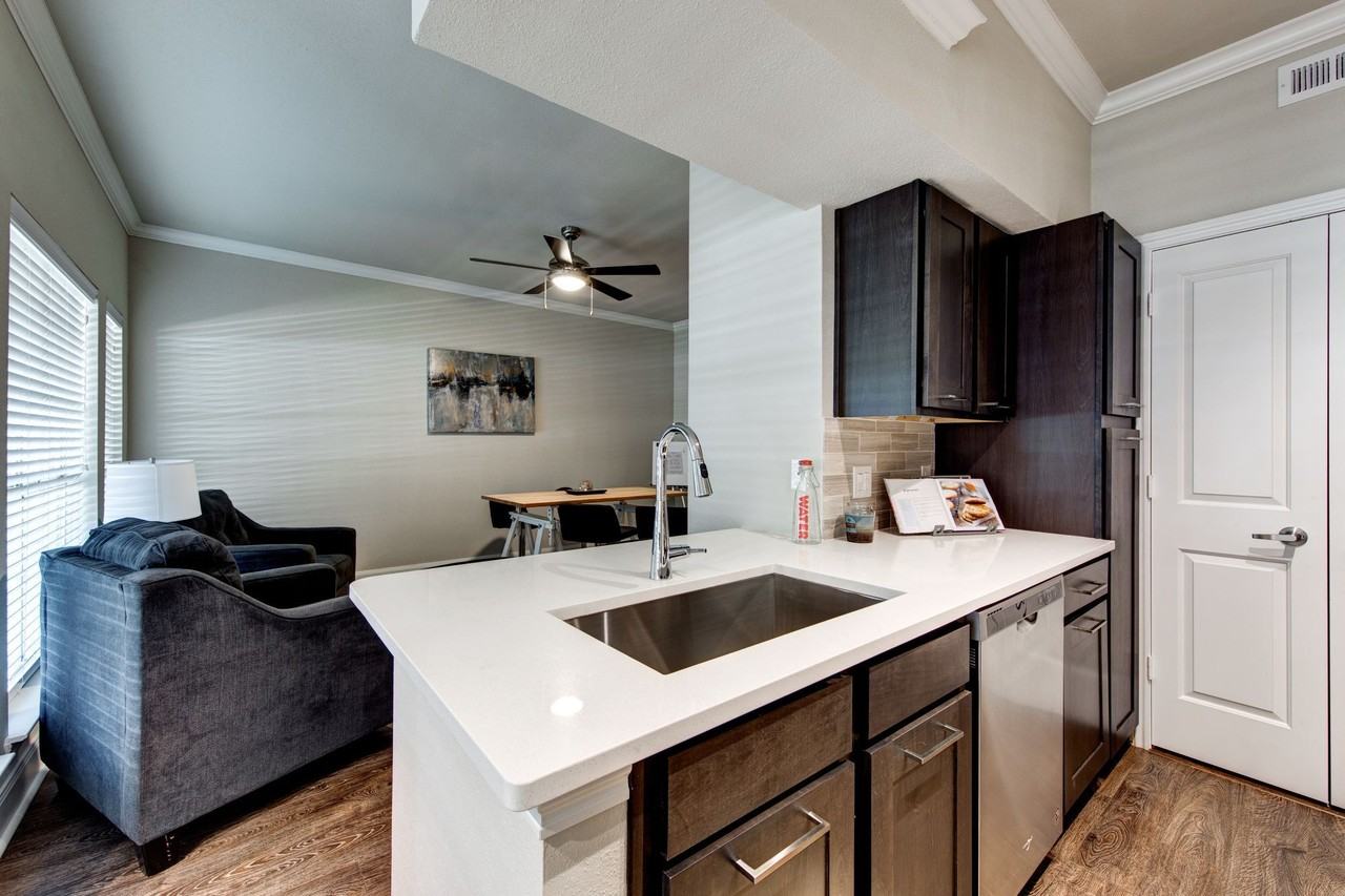 Marquis on Memorial - Photo 2 of 41