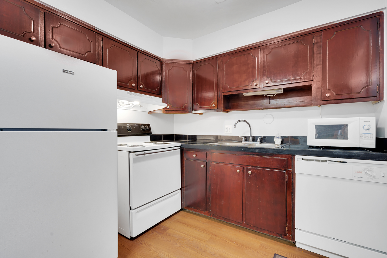 Colonial Park Townhomes - Photo 5 of 20