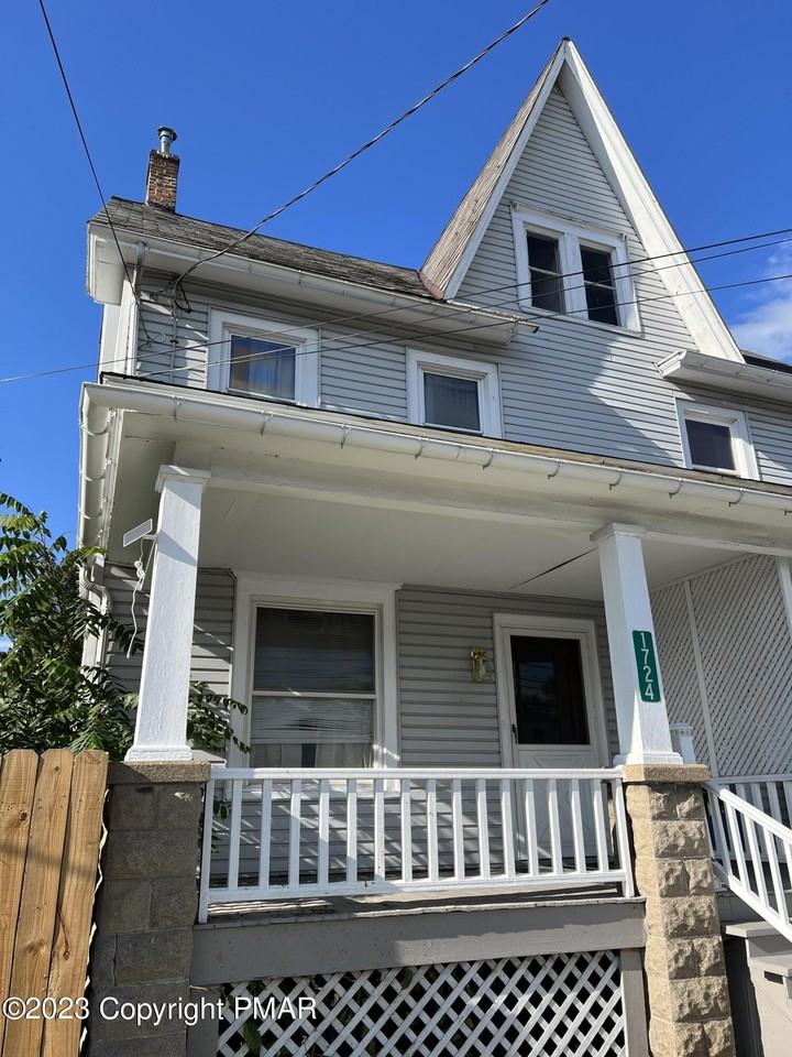 1724 W Main St, Stroudsburg, PA 18360 3 Bedroom Apartment for 1,750