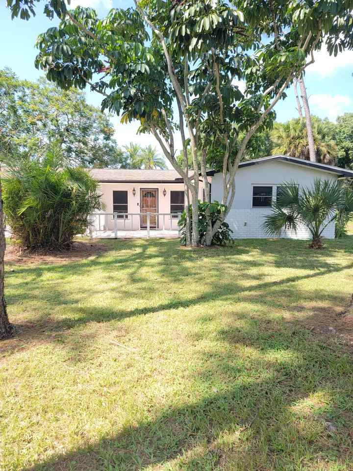 7600 Lakeview Avenue - Photo 3 of 20