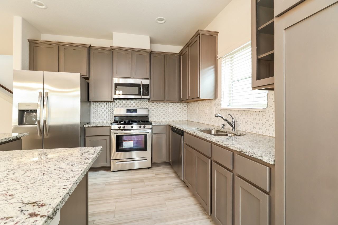 7923 Fijian Cypress Dr - Photo 7 of 24