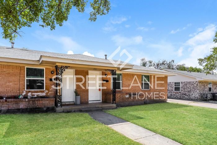 2515 Normont Cir - Photo 2 of 15