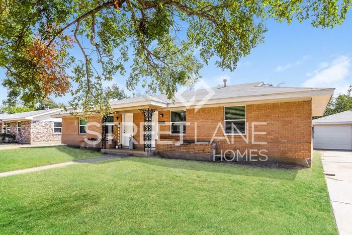 2515 Normont Cir - Photo 3 of 15