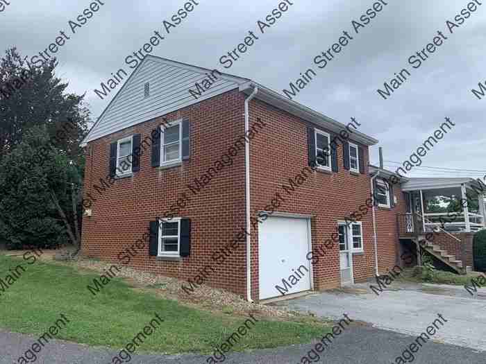 548 E Main St - Photo 3 of 37
