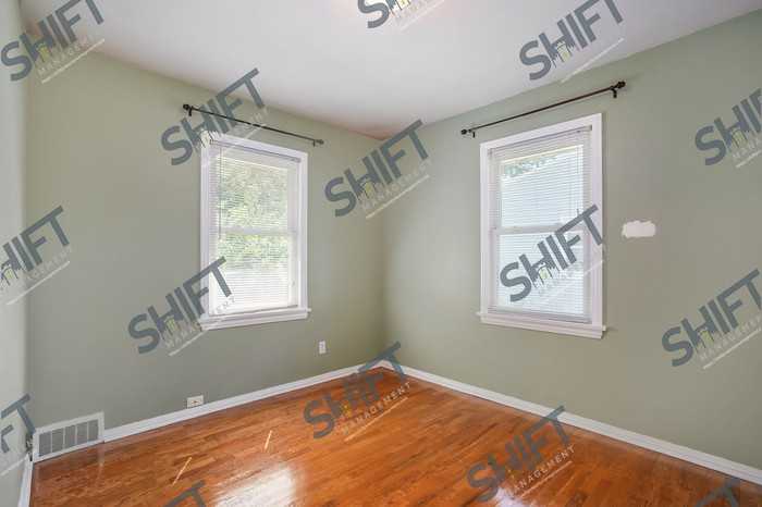 2864 Foster Ave Ne - Photo 2 of 15