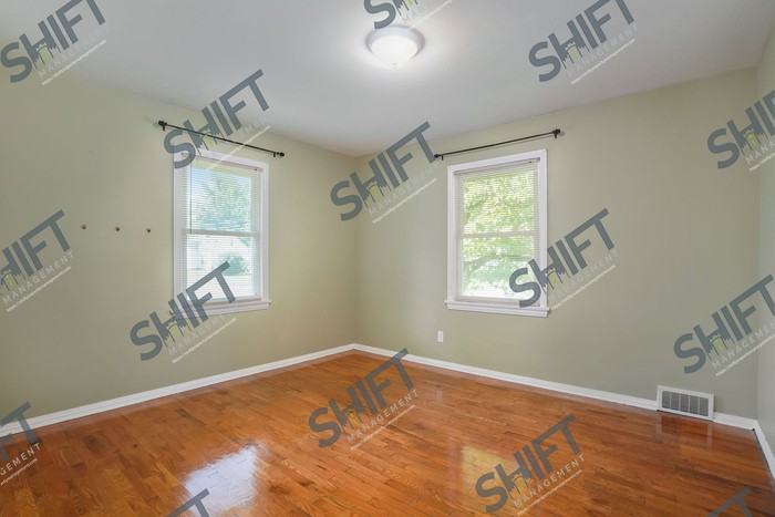 2864 Foster Ave Ne - Photo 3 of 15