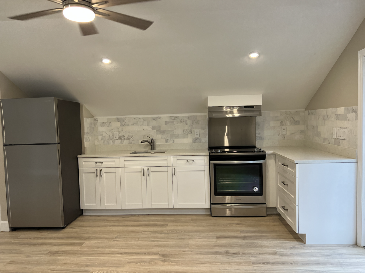 846 1/2 8th Ave S #B - Photo 2 of 13