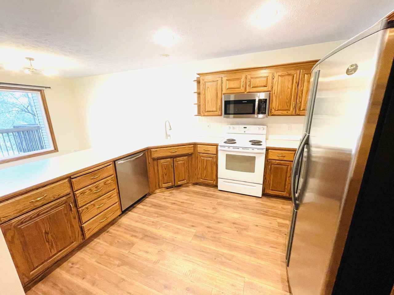 15327 Mason Plz - Photo 2 of 35