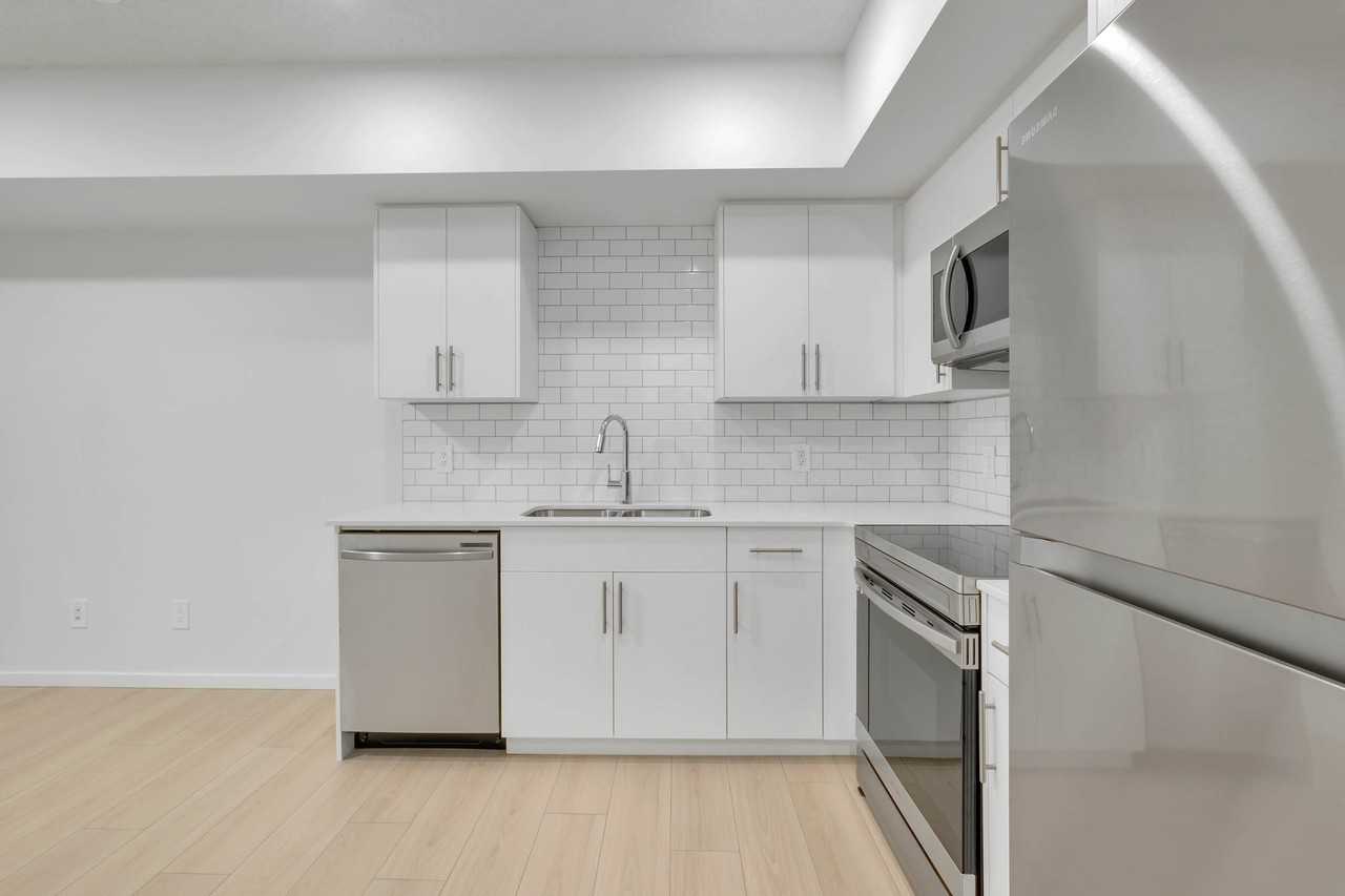 22603 93 Ave Nw - Photo 3 of 11