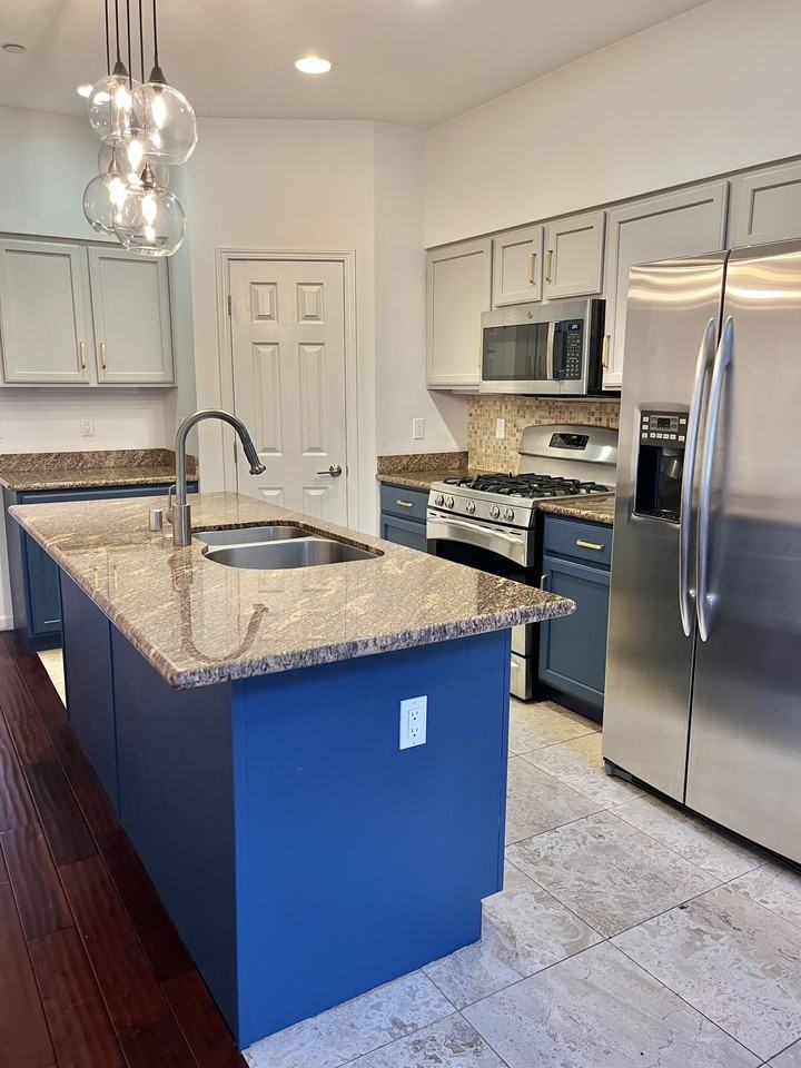 4893 Shattuck Avenue - Photo 4 of 8