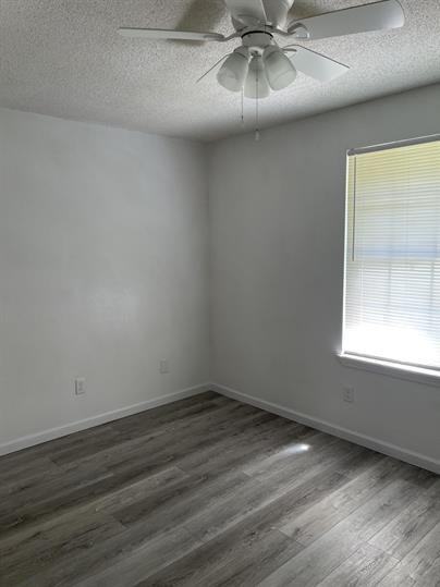 5899 Locust St - Photo 3 of 11