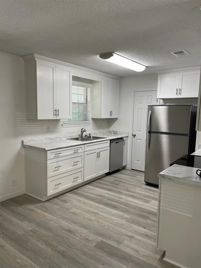 5899 Locust St - Photo 2 of 11