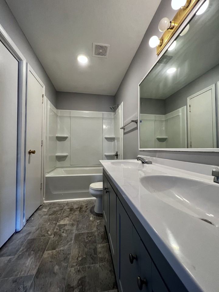 374 Jack Miller Blvd Apt A - Photo 3 of 13