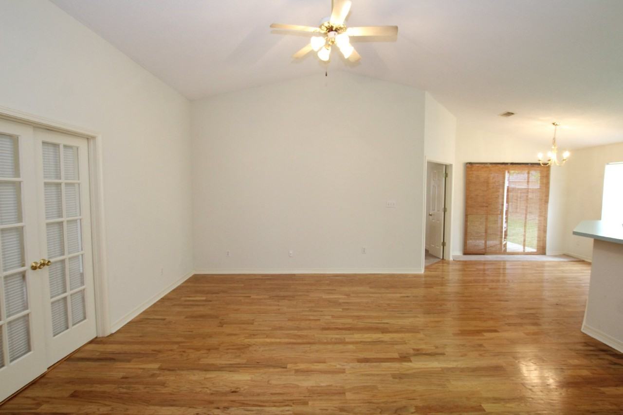 1203 Simpson St - Photo 2 of 20