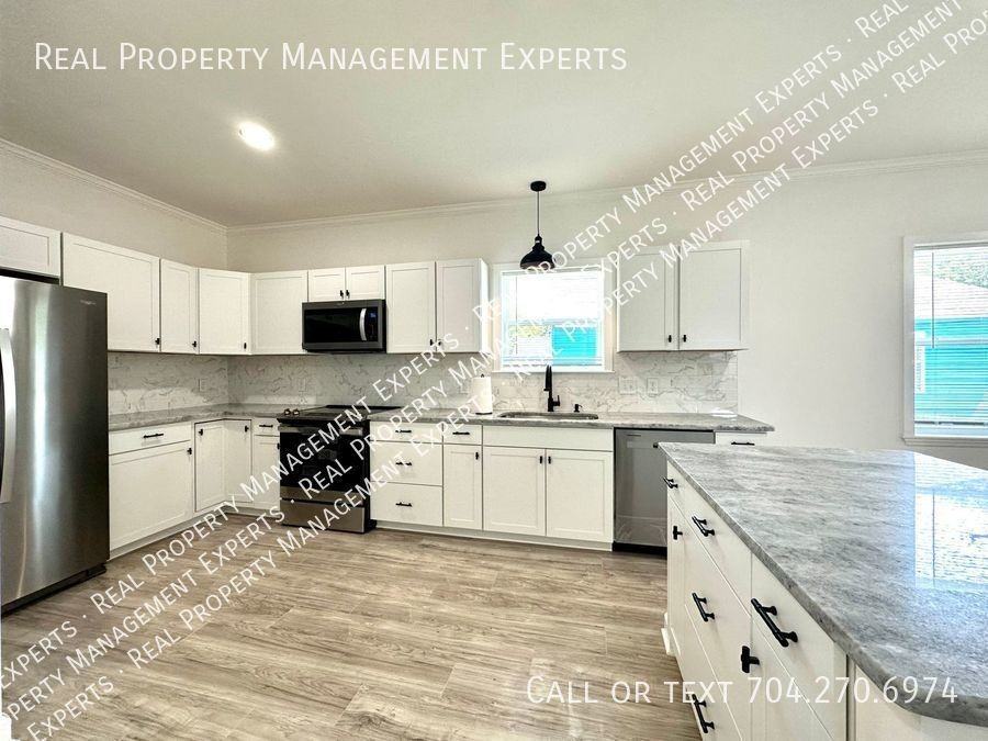 1017 Pegram St - Photo 3 of 20