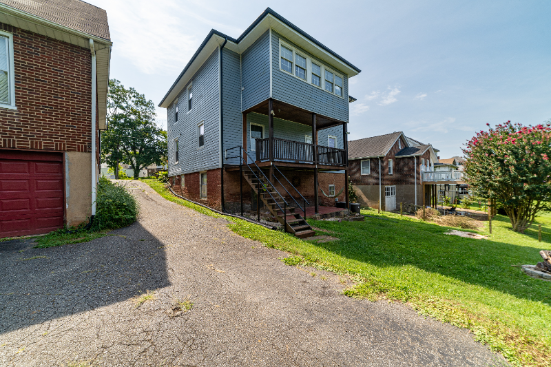 310 Sussex St - Photo 3 of 50