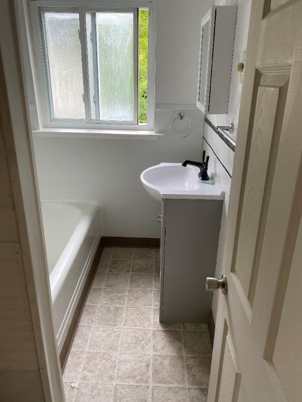 131 Frederick St - Photo 2 of 3