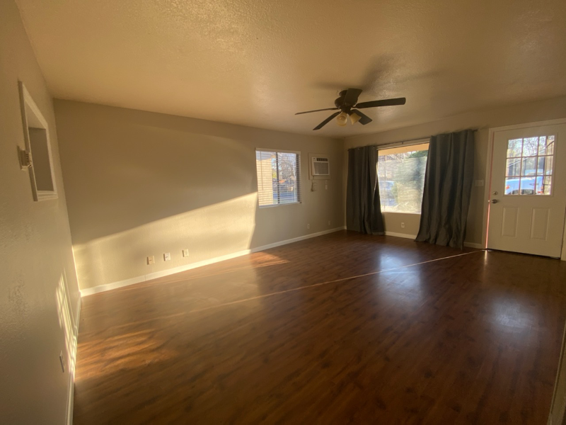 415 N Palm St - Photo 2 of 9