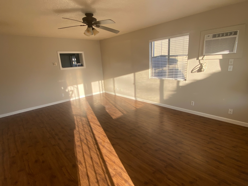 415 N Palm St - Photo 3 of 9