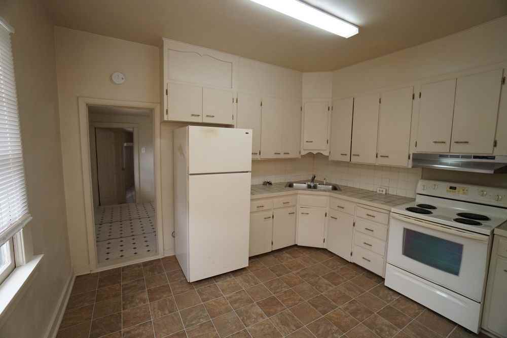 150 S Grove St - Photo 3 of 12