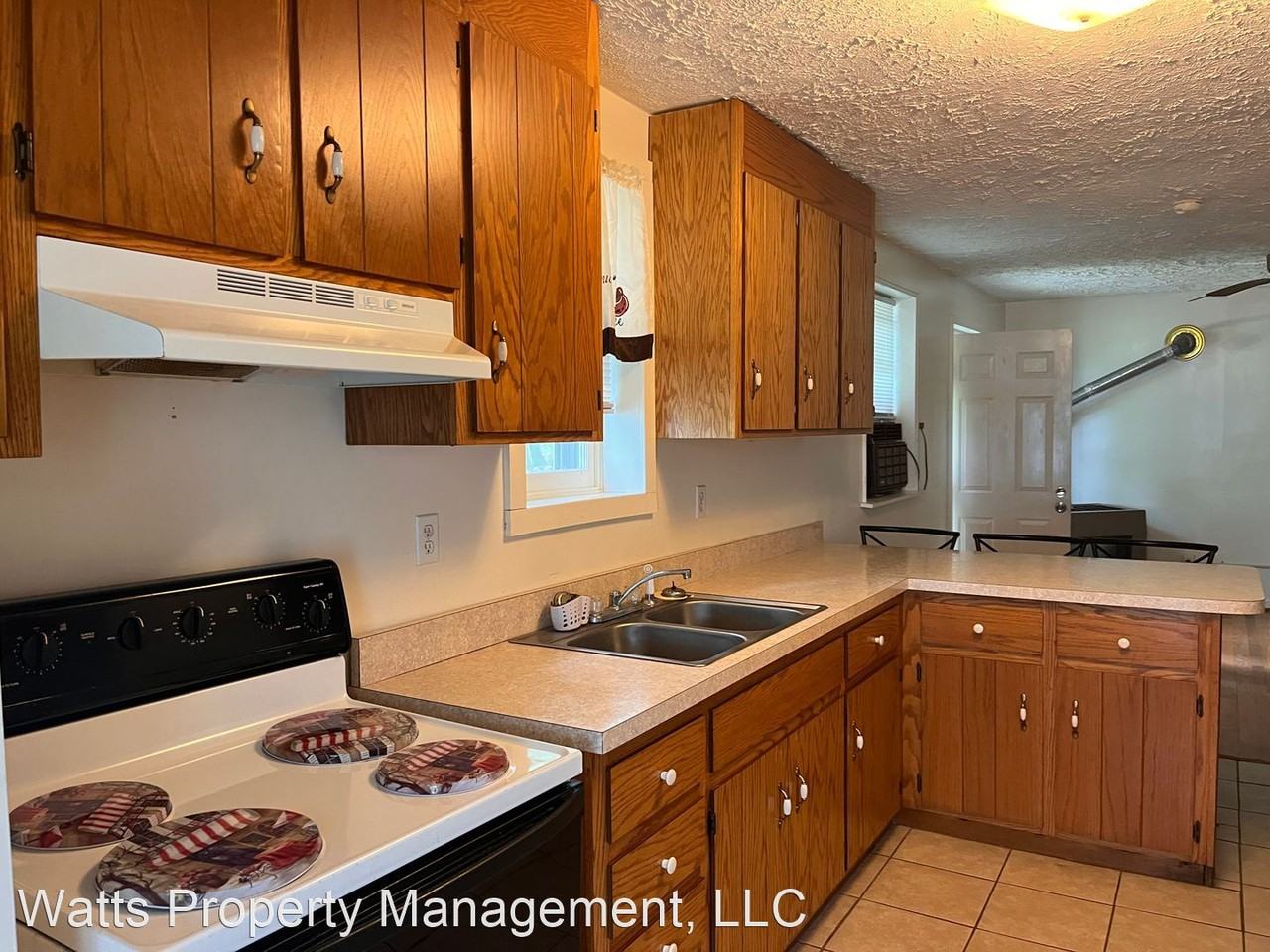 1411 Suburban Rd - Photo 2 of 12
