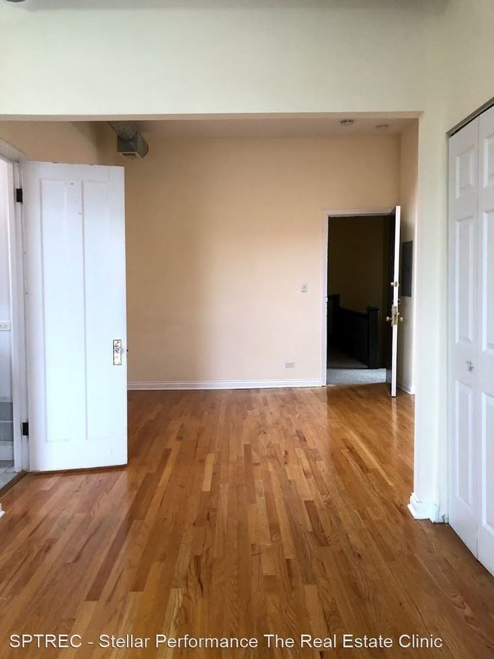1029 Lake St - Photo 2 of 11