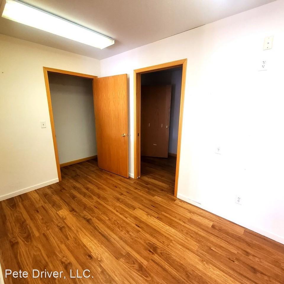306 W 3rd St #B - Photo 2 of 7