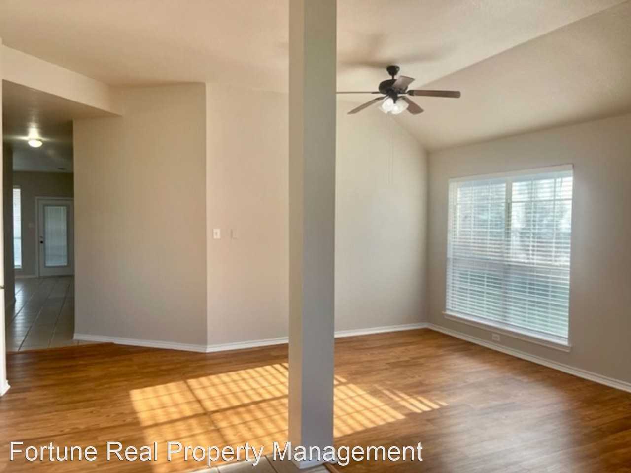 4721 Sterling Trace Cir - Photo 3 of 32