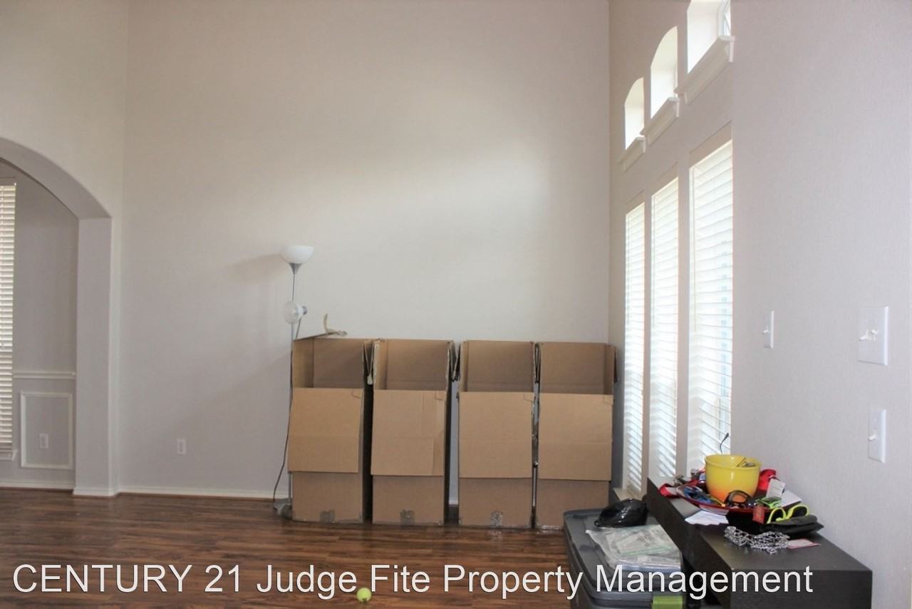 12825 Peach Tree Way - Photo 2 of 11
