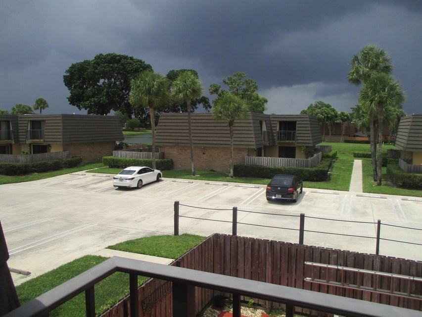 724 7th Way - Photo 2 of 6