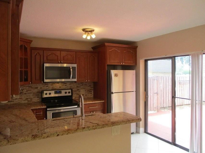 724 7th Way - Photo 3 of 6