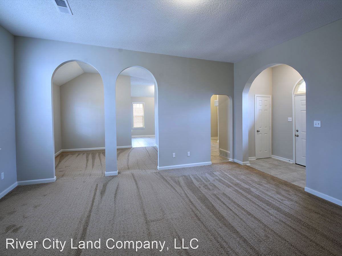 5625 Heather View Dr - Photo 3 of 15