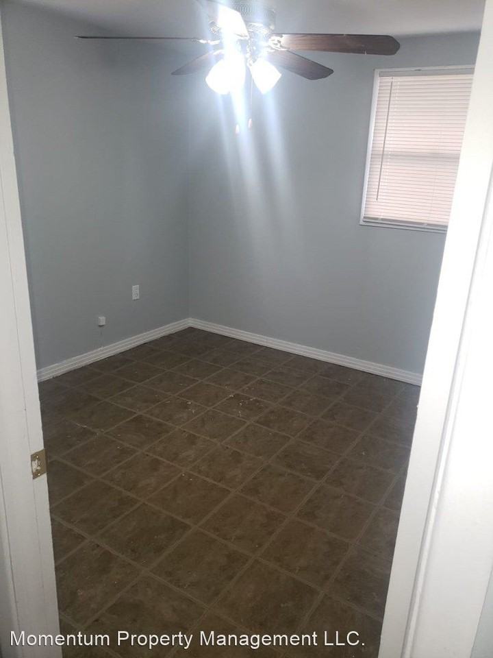 3008 Hudson St - Photo 3 of 12