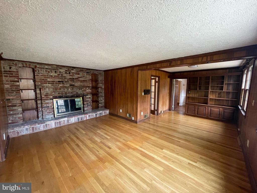 801 Northwest Dr - Photo 2 of 8