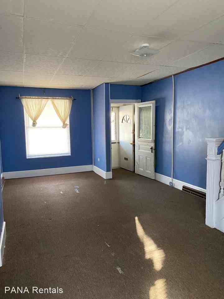 1648 Muhlenberg St - Photo 2 of 9