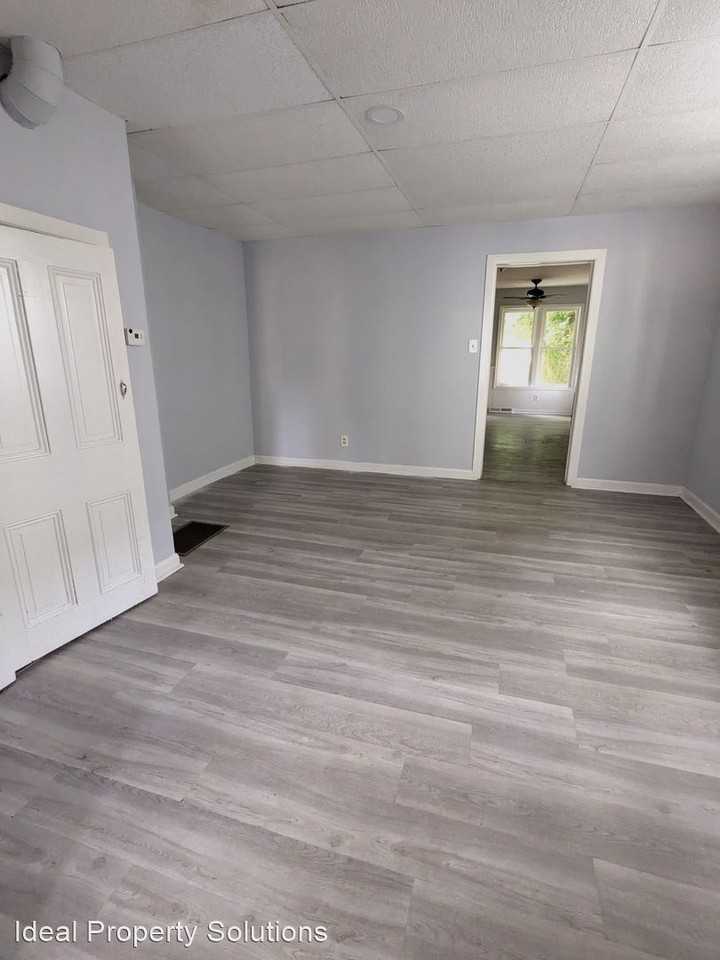 133 N Main St - Photo 3 of 16