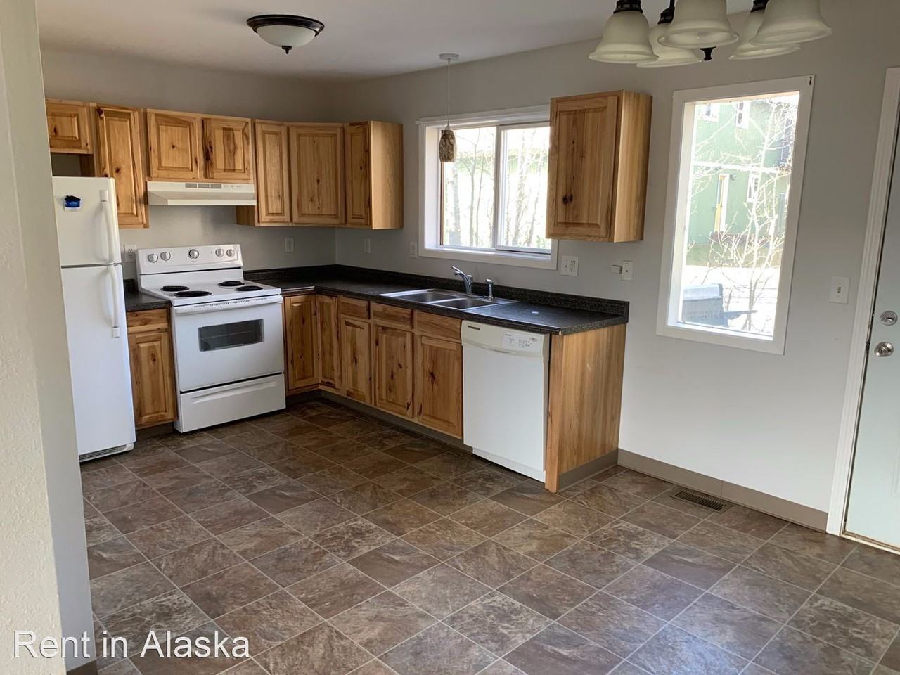 1001 N Elsinore Avenue - Photo 2 of 11