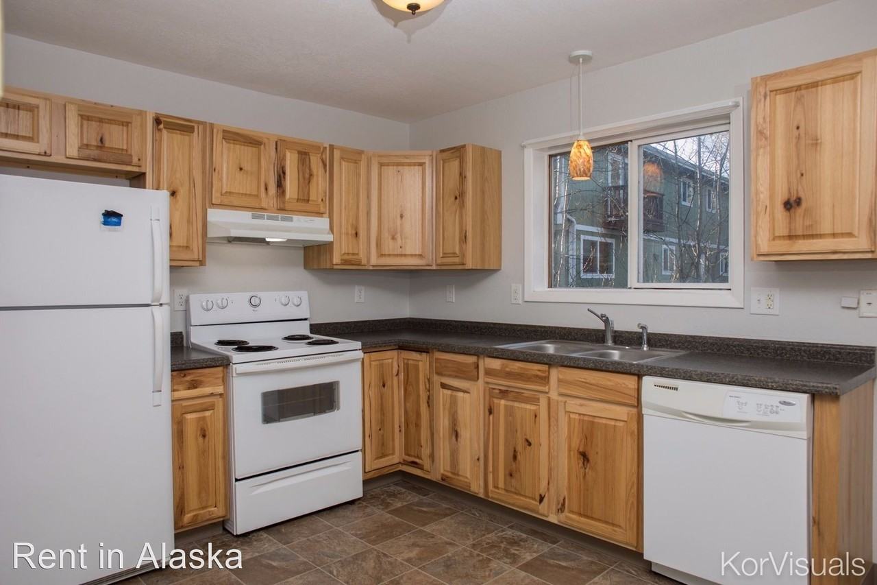 1001 N Elsinore Avenue - Photo 3 of 11