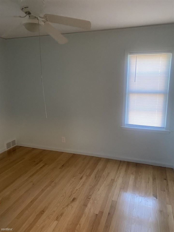 18712 Huntington Ave - Photo 2 of 11