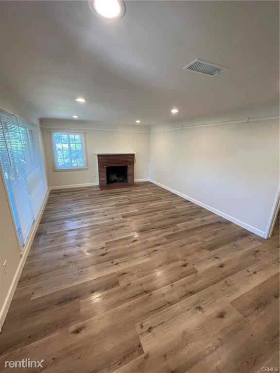 2304 California Ave - Photo 2 of 10