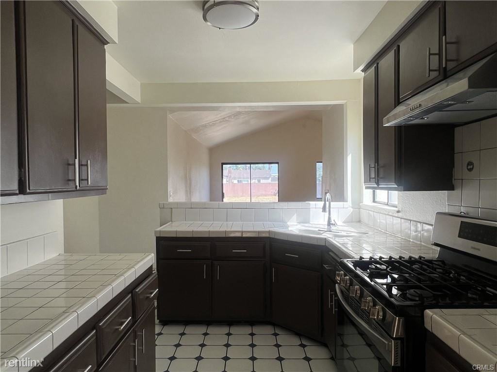 1122 S Sunkist Ave - Photo 3 of 10