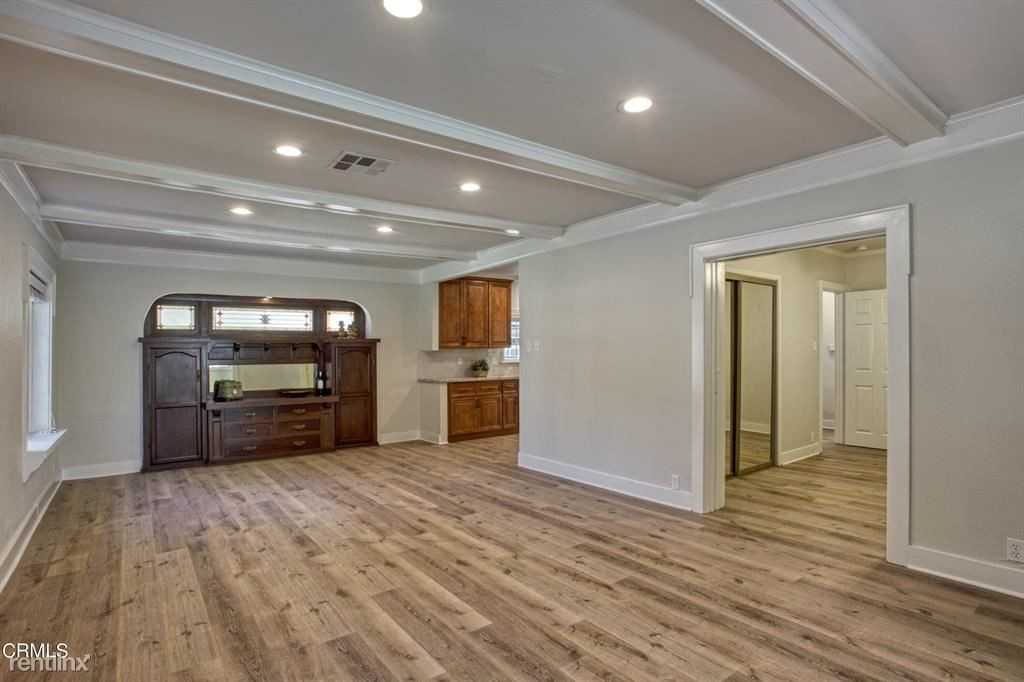 1696 Fiske Ave - Photo 2 of 8