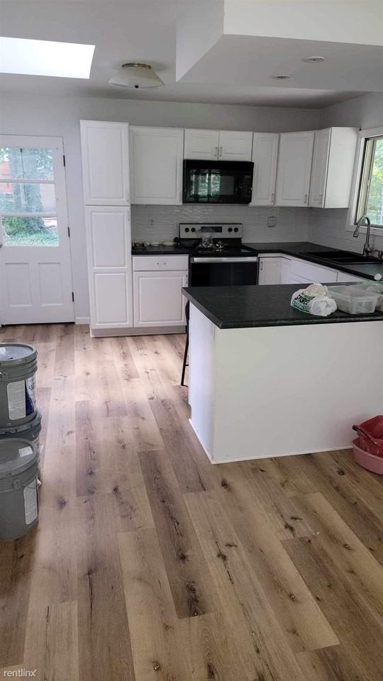 8486 S Hillcrest Dr - Photo 2 of 9