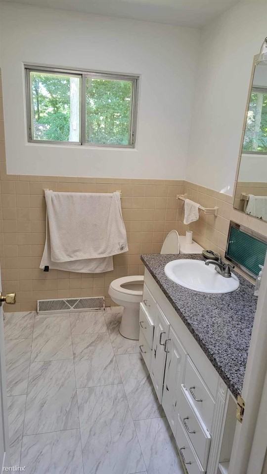 8486 S Hillcrest Dr - Photo 3 of 9