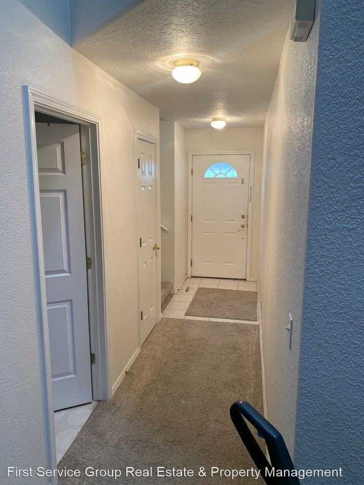 4986 W Hillcrest View Ct - Photo 2 of 17