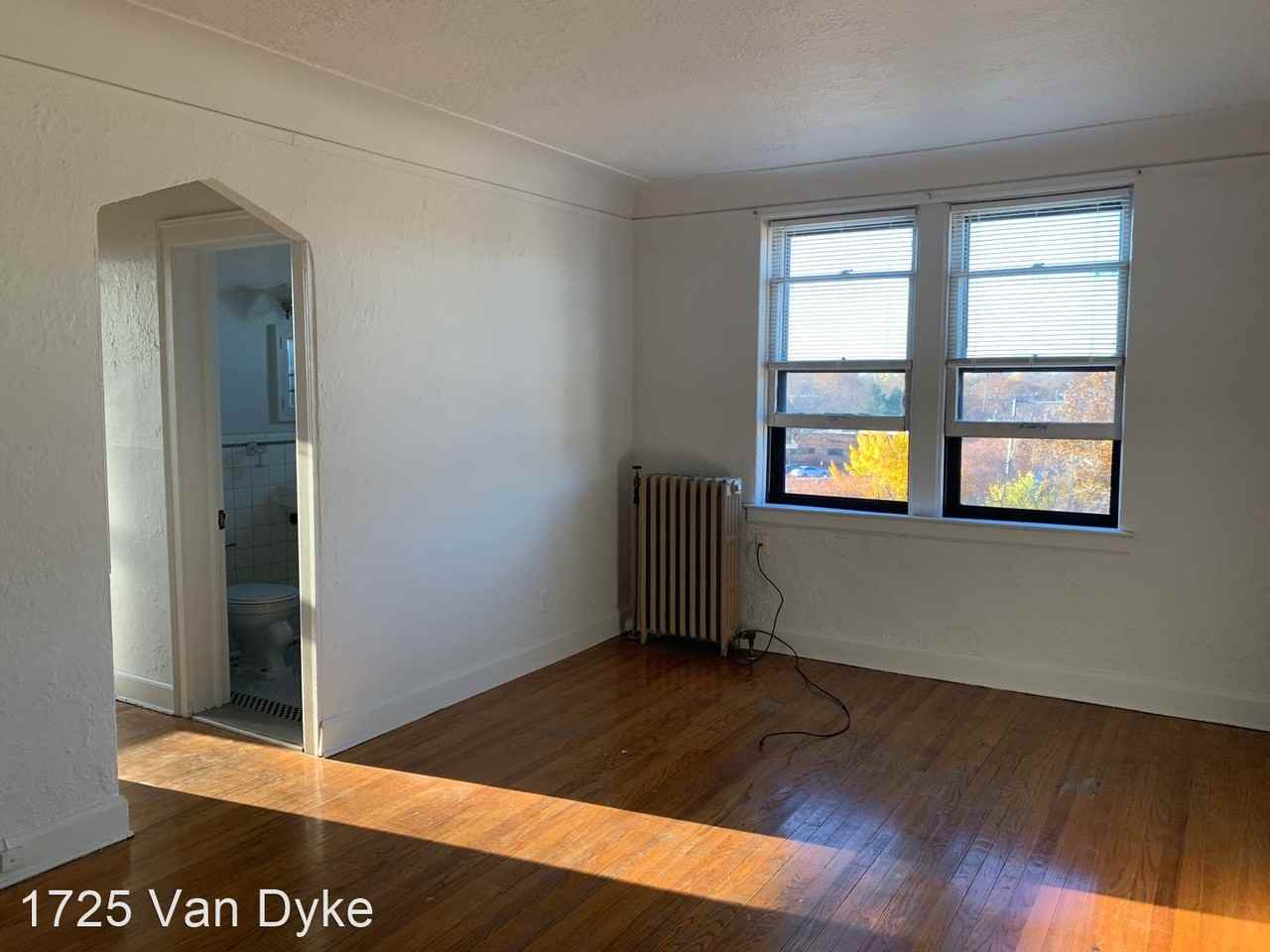 Capitol Manor - Photo 2 of 2