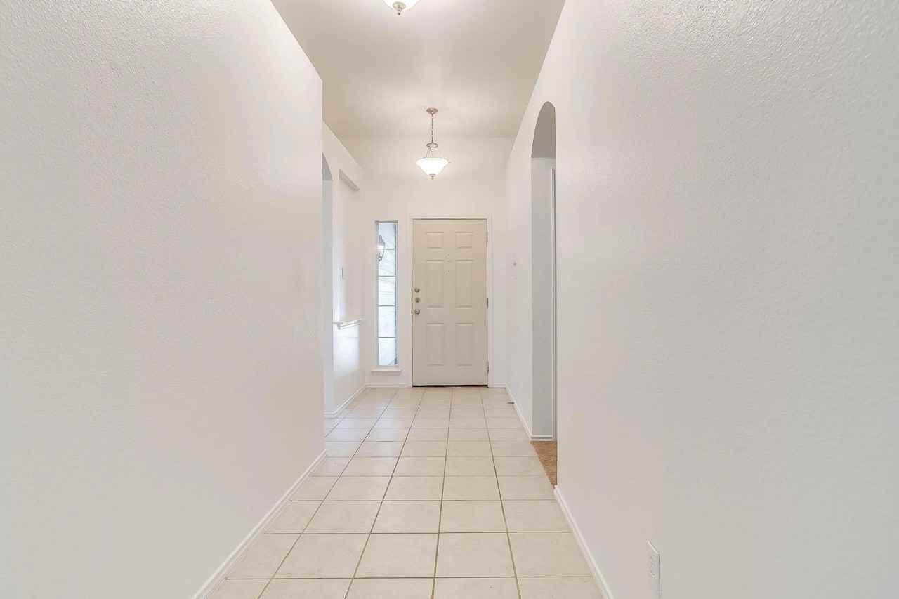 1575 Mahogany Dr - Photo 3 of 25