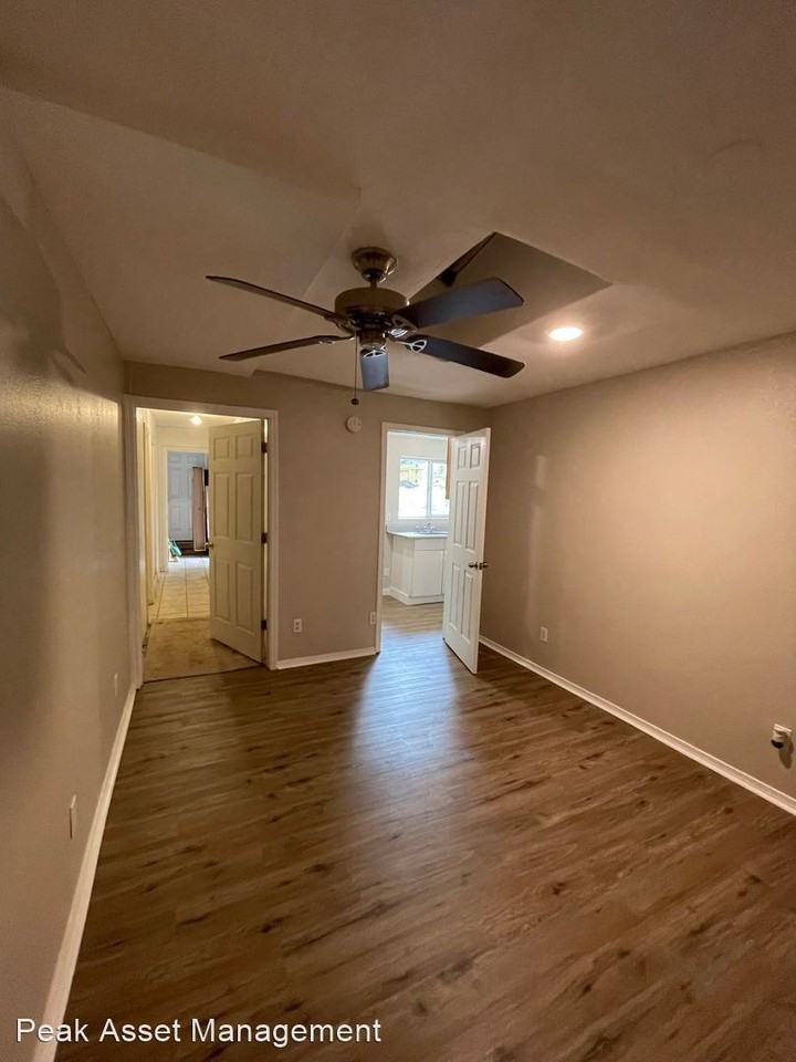 6026, 6028, 6030-6036 NE Ainsworth St - Photo 2 of 5